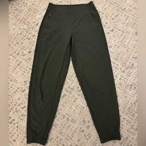 Athleta Brooklyn Jogger size 4 Olive #530631-03